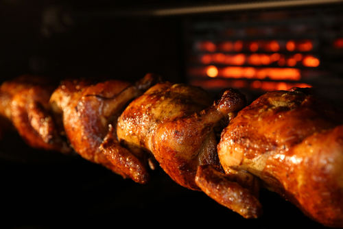 4 frangos assando - aves para a ceia de Natal - Assaí Atacadista