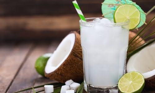 água de coco para ajudar na hidratação - ressaca de Carnaval - Assaí Atacadista