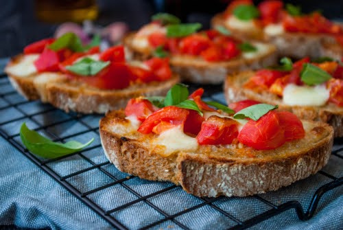 bruschetta - receita para o jantar de Dia dos Namorados - Assaí Atacadista