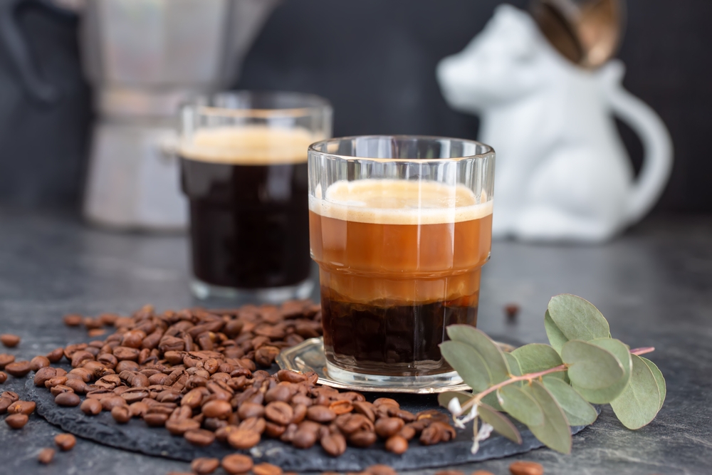 café espresso macchiato - tipos de café - Assaí Atacadista