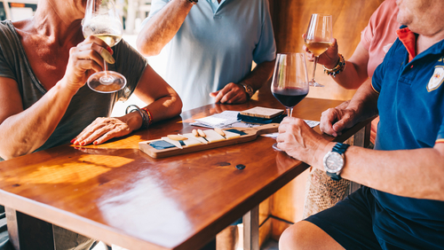 combinações queijos e vinhos entre amigos - Assaí Atacadista