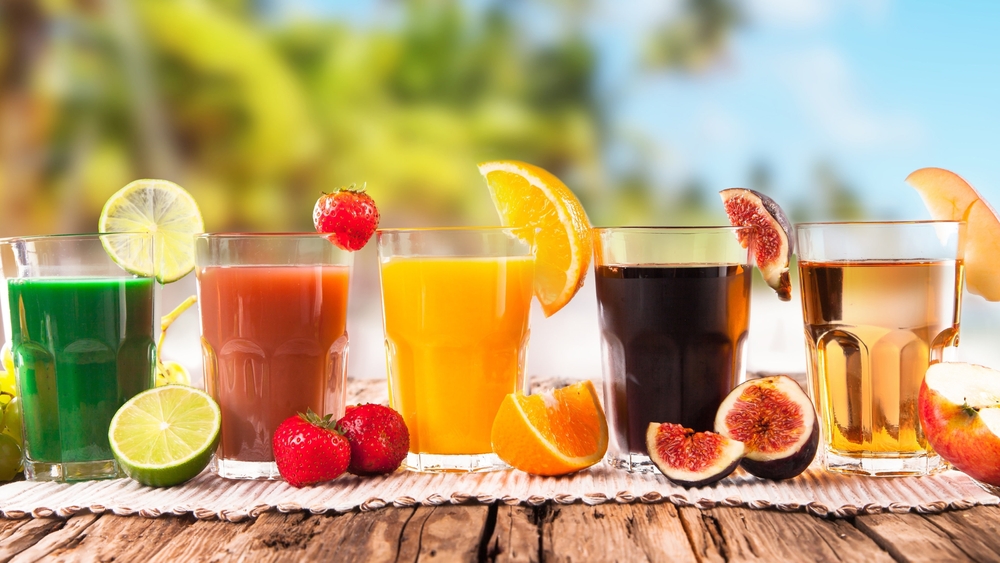 copos com suco de frutas - frutas e legumes - Assaí Atacadista