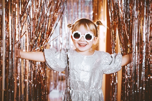 criança branca em uma festa de aniversário em casa - Assaí Atacadista