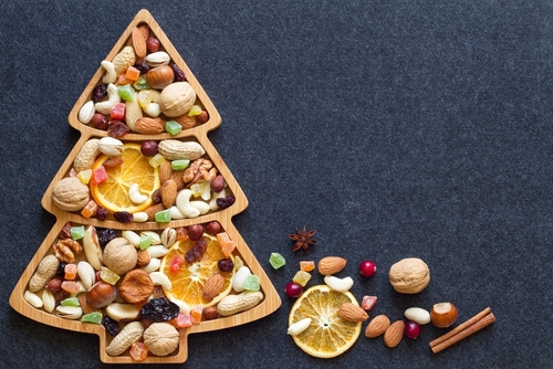 decoração de Natal - árvore de Natal com frutas secas castanhas e cereais - Assaí Atacadista