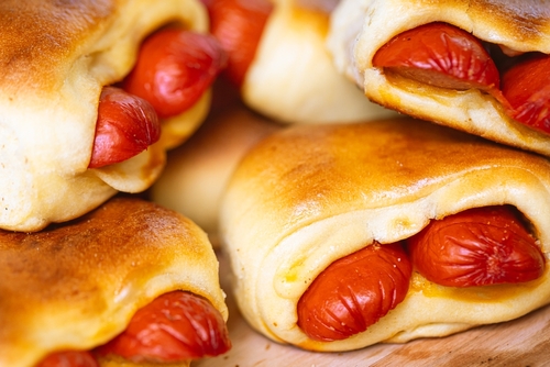 Enroladinho de salsicha - salgados de padaria - Assaí Atacadista