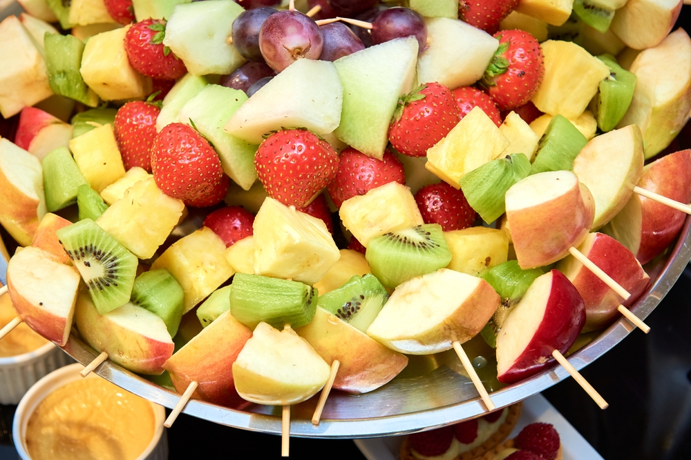 espetinho de frutas - lanches para o fim de semana - Assaí Atacadista