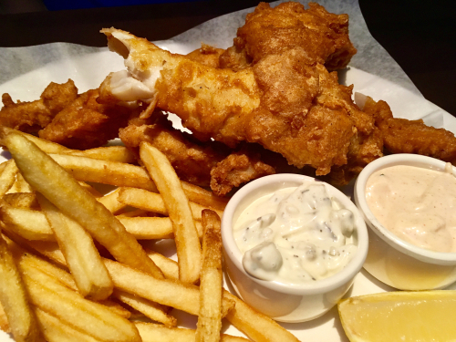 fish and chips - batata frita e peixe frito com molho tártaro - receitas de Páscoa - Assaí Atacadista