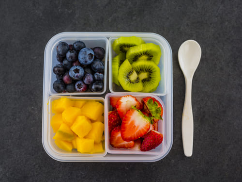 opções de frutas para o lanche saudável das crianças 