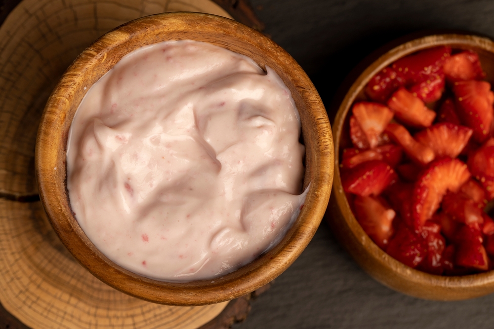 iogurte de morango natural - frutas para crianças - Assaí Atacadista