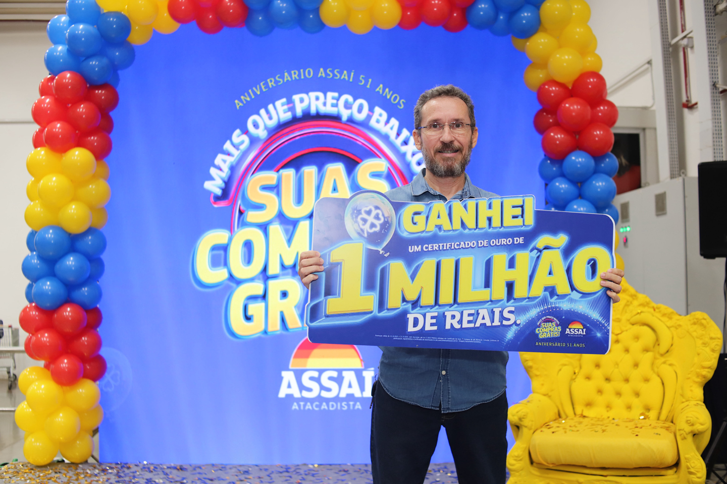 João ganhador do 1 milhão da promoção Aniversário Assaí 51 Anos