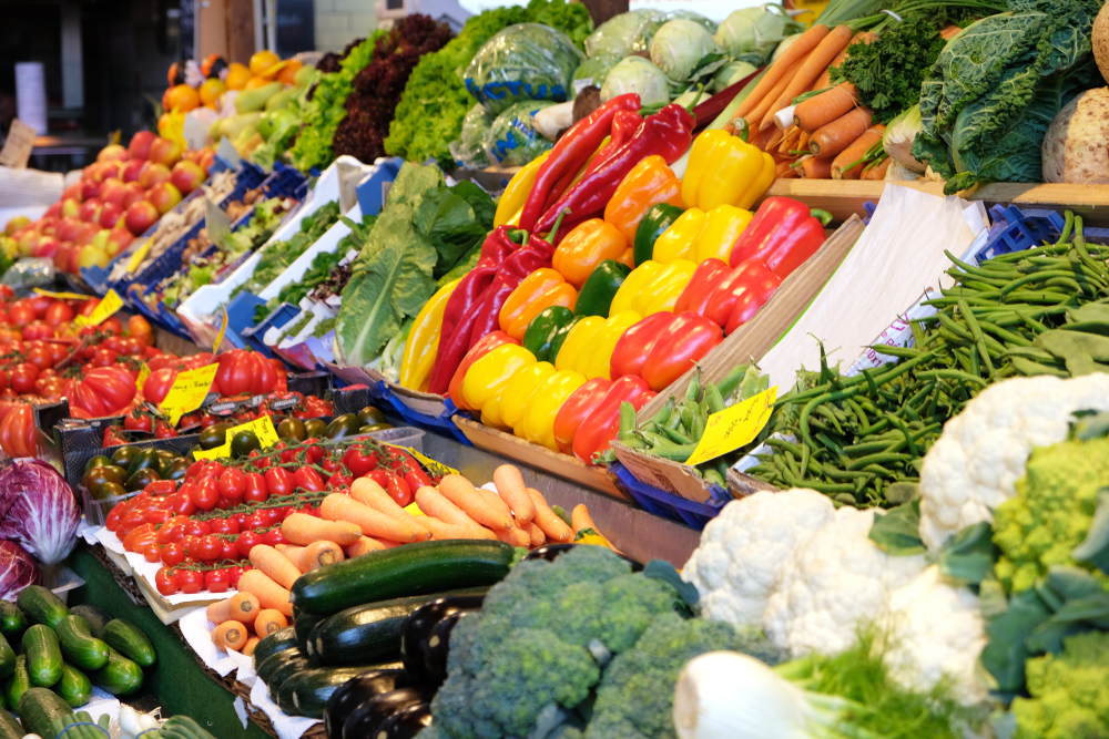 legumes de inverno e outros variados em uma feira - Assaí Atacadista