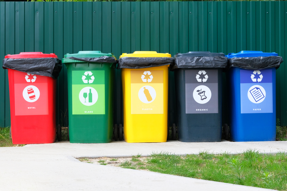 lixos recicláveis coloridos - São João sustentável - Assaí Atacadista