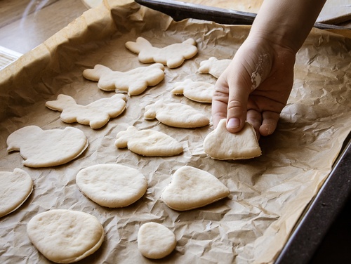 massa de bolacha com formas divertidas - saúde na Páscoa - Assaí Atacadista