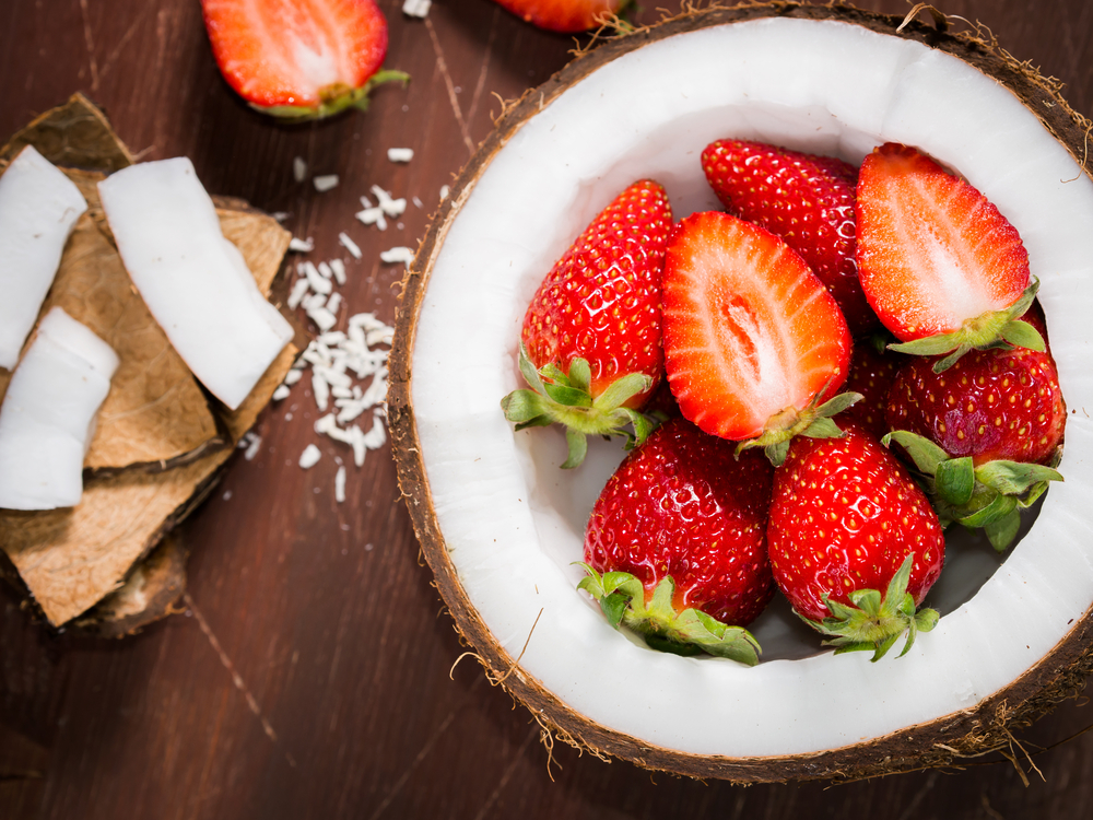 morango e coco frutas - Piracanjuba Whey - Assaí Atacadista