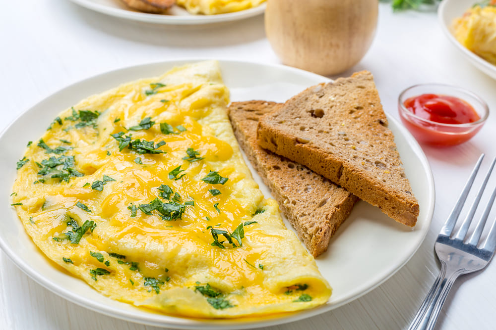 omelete de queijo para o café da manhã de carnaval - assaí atacadista