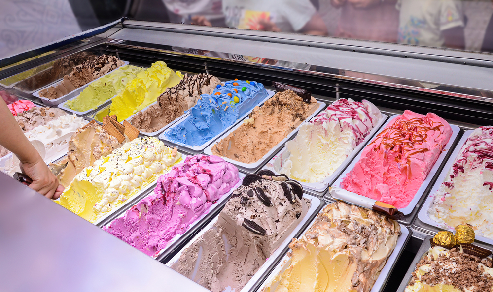 opções de sorvete variadas em uma sorveteria - franquias populares - Assaí Atacadista