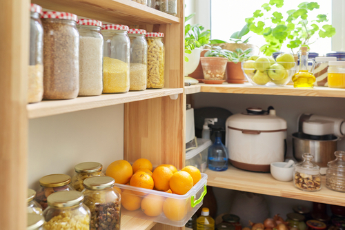 organização da despensa com potes e produtos - Assaí Atacadista