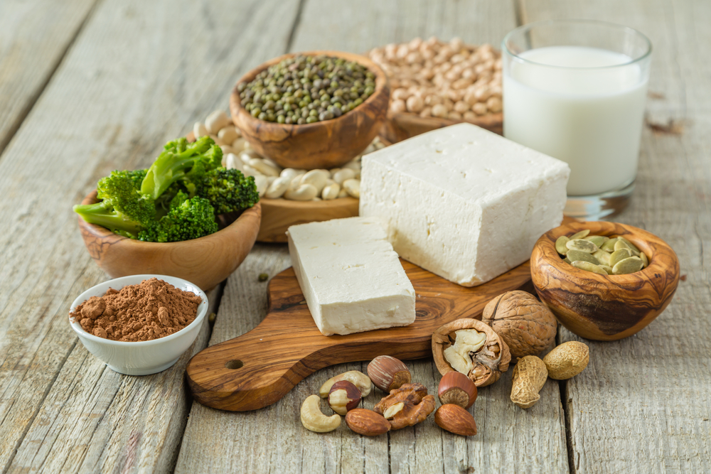 pequenos potes com tofu, grãos e outros alimentos - Assaí Atacadista - bom-humor
