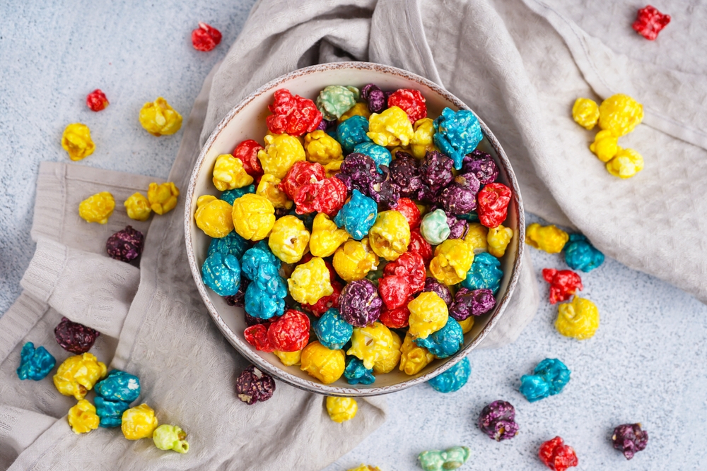 pipoca doce colorida - lanches para o fim de semana - Assaí Atacadista