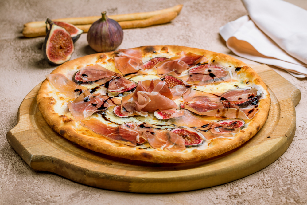 pizza diferente com figo e peito de peru - Assaí Atacadista