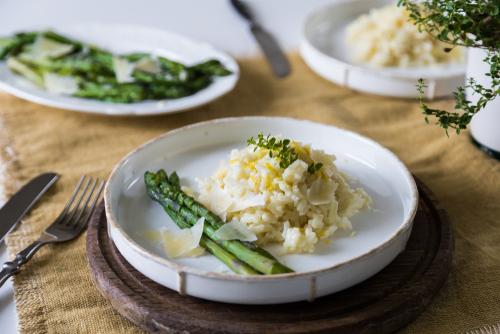 prato com risoto e aspargo - Assaí Atacadista - receitas elegantes