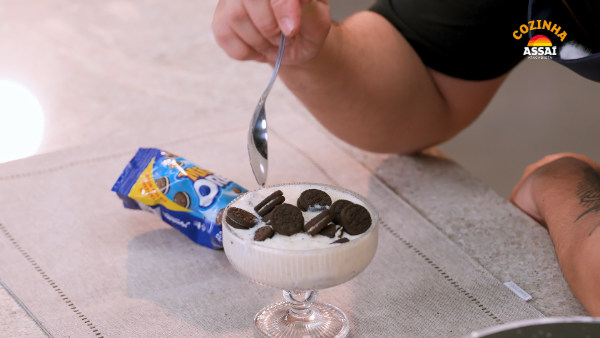 print cozinha assaí com uma tigela de canjica com oreo