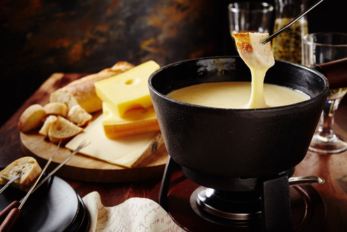 receita de fondue de queijo e cerveja para o inverno - Assaí Atacadista