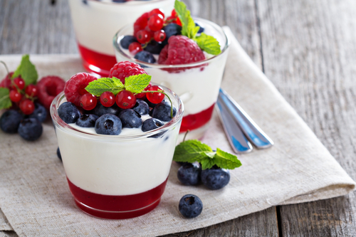 receitas com leite - frozen iogurte de frutas vermelhas - Assaí Atacadista