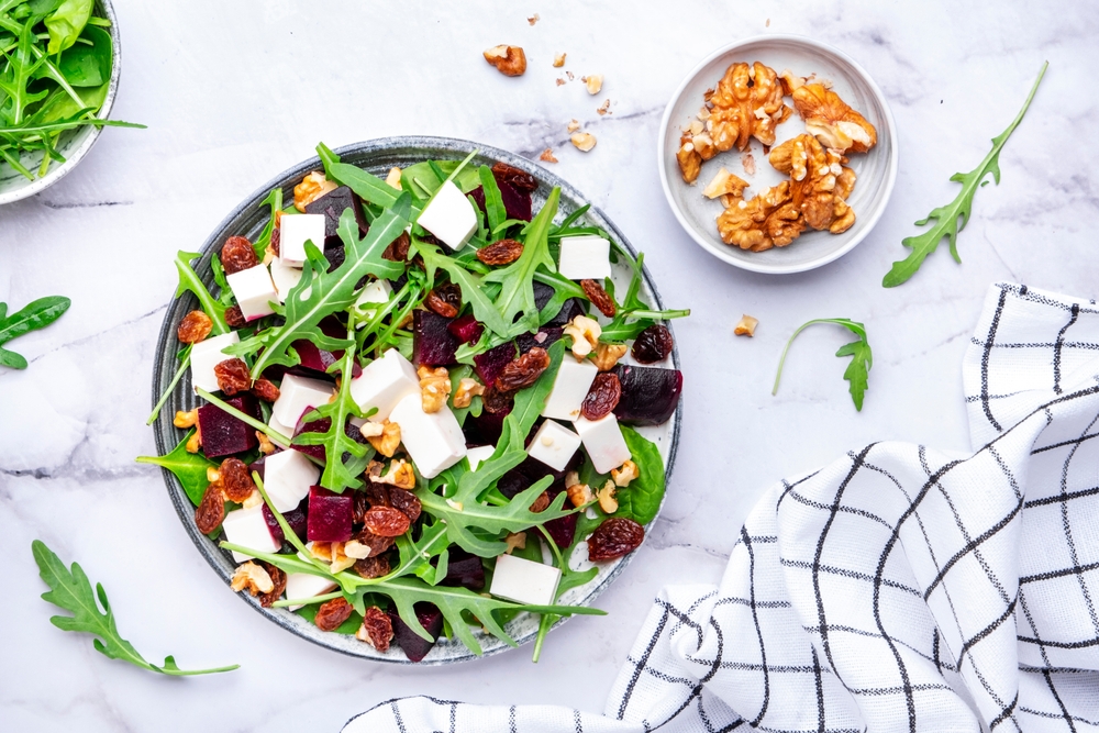 salada tropical de nozes e uvas-passas - Assaí Atacadista - saladas chiques