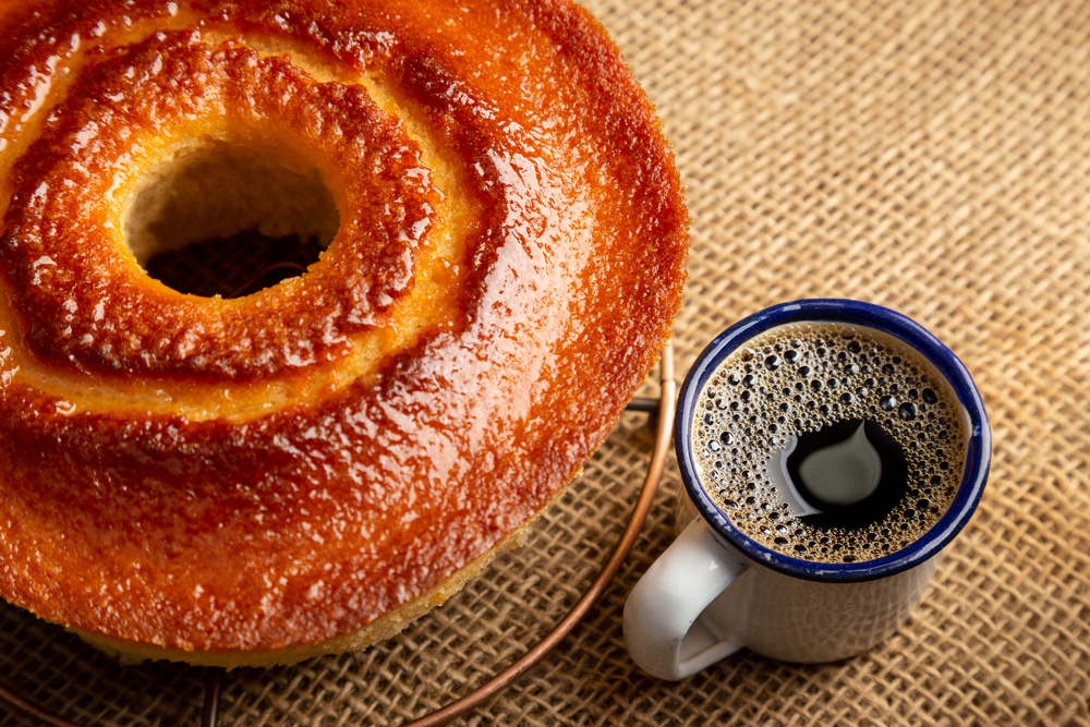 bolo de mandioca cremoso - receitas de bolos juninos - Assaí Atacadista