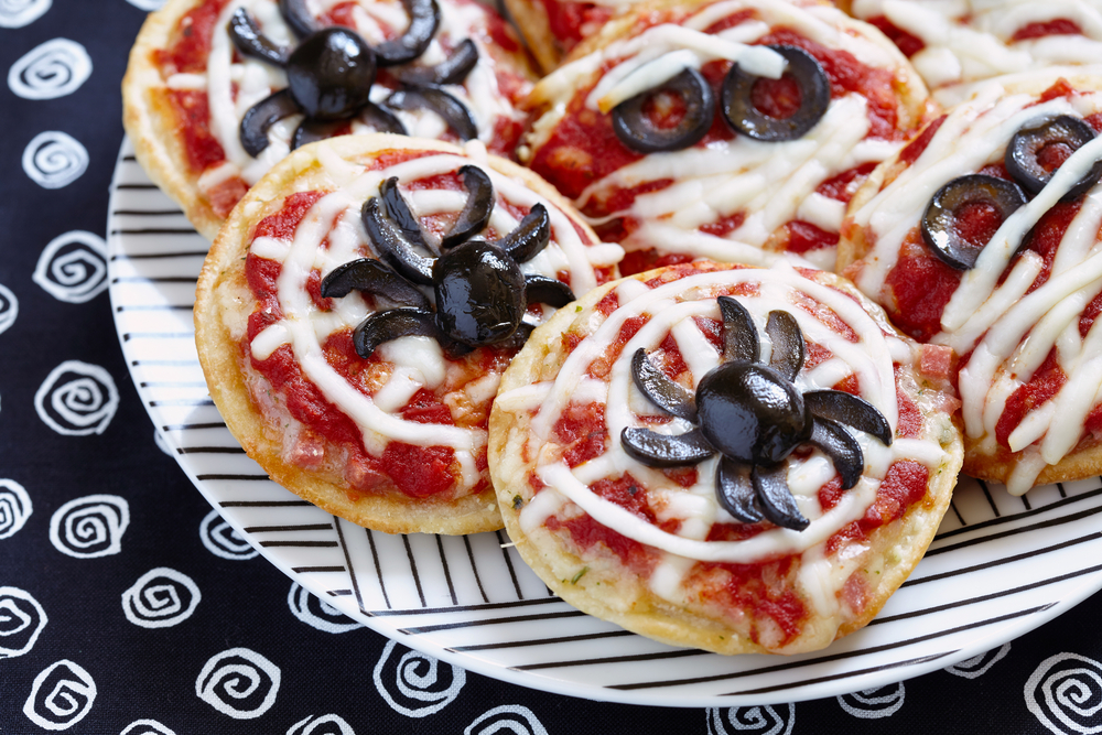 receitas de halloween - pizza de aranha para o Halloween - Assaí Atacadista