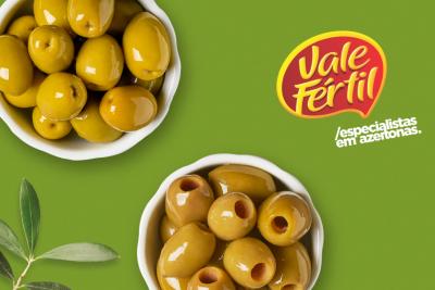 banner com fundo verde e duas tigelas com azeitonas verdes e o logo da Vale Fértil-Assaí Atacadista