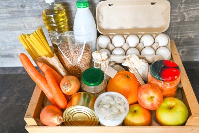 caixote com produtos de cesta básica diversos - Assaí Atacadista