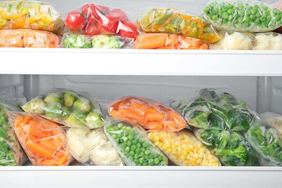 legumes e verduras em um pacote transparente congeladas - congelar - Assaí Atacadista