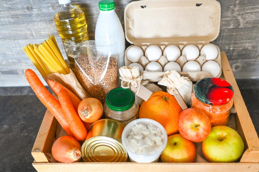 caixote com produtos de cesta básica diversos - Assaí Atacadista