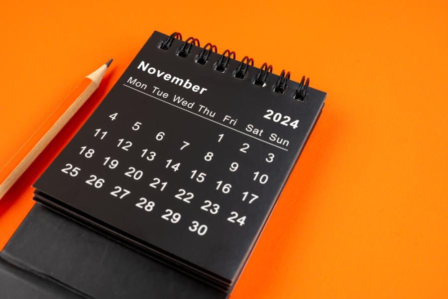 calendário de novembro de 2024 preto em um fundo laranja - agenda de novembro - Assaí Atacadista