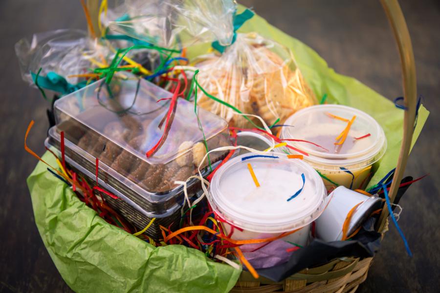 cesta com alimentos de São João - kits juninos - Assaí Atacadista