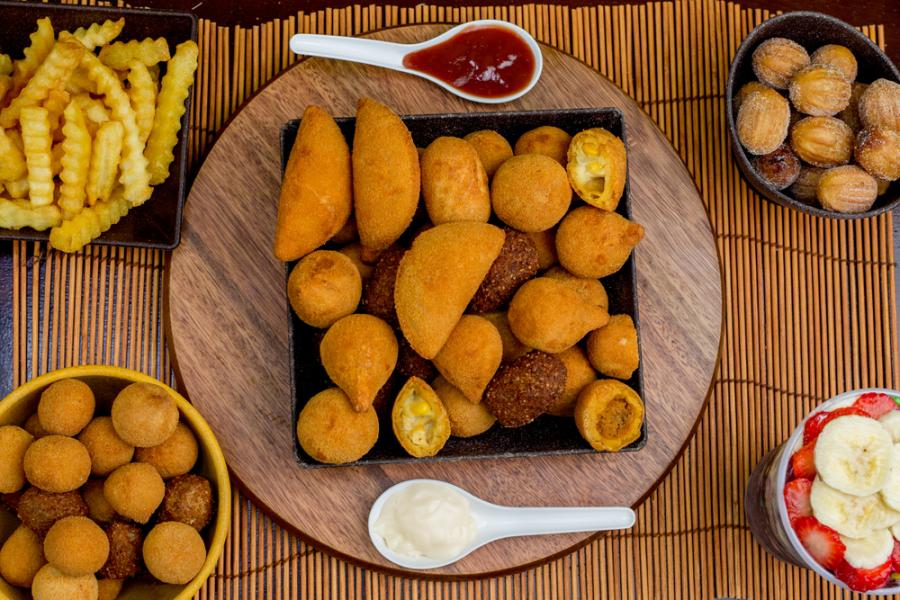 kit de festa de aniversário com salgados - Festa em Dobro Assaí Atacadista