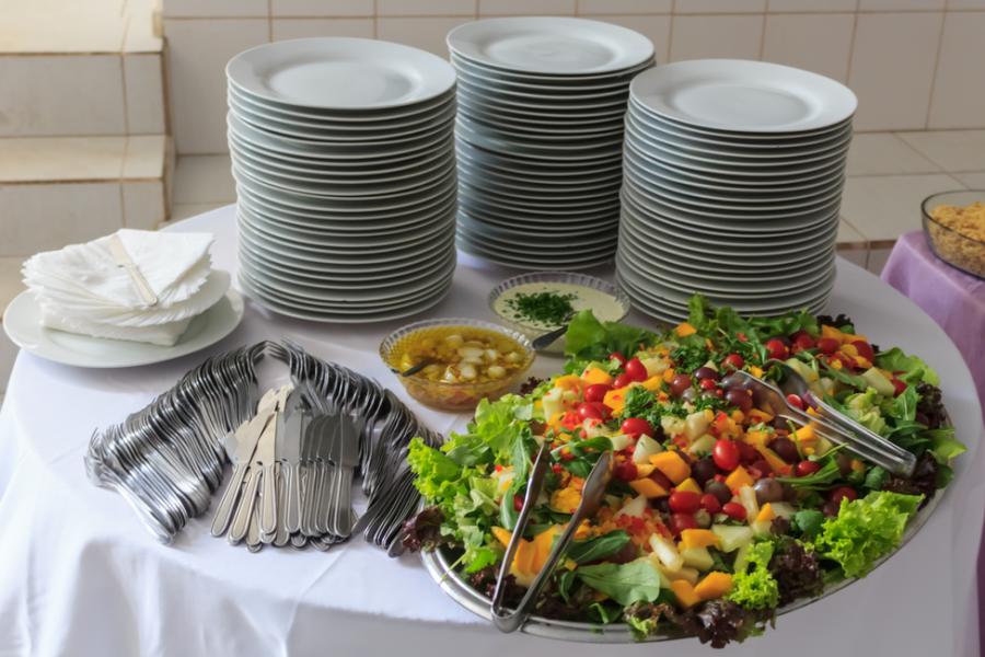 mesa com salada agridoce - assaí atacadista - hortifruti - FeirAssai