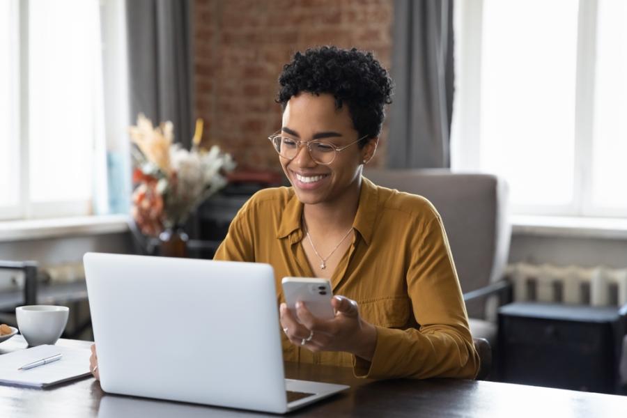 mulher negra empreendedora - internet para negócios - Assaí Atacadista