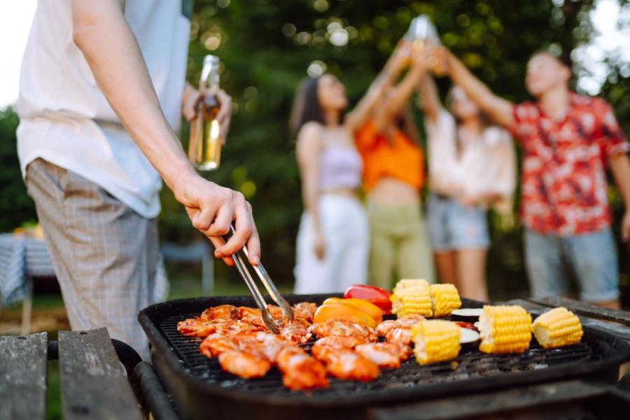 pessoas em um churrasco - carnes para churrasco no assaí atacadista