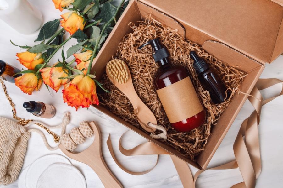produtos de beleza em uma caixa para presente do dia das mães - Assaí Atacadista
