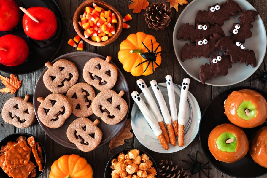 cesta de abóbora de doces ou travessuras assustadoras de halloween