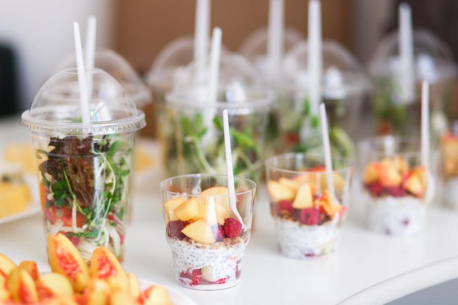 copos com saladas prontas - alimentos saudaveis - assaí atacadista