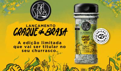  banner com o fundo verde e amarelo e uma embalagem do Sal Parrilla Craque da Brasa da BR Spices-Assaí Atacadista