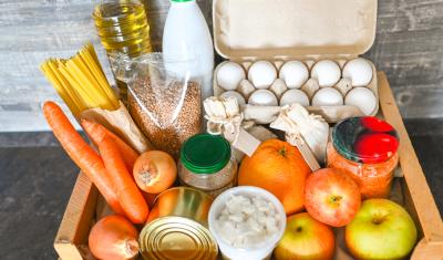 caixote com produtos de cesta básica diversos - Assaí Atacadista