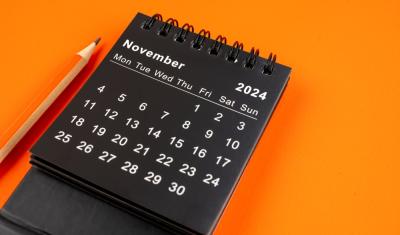 calendário de novembro de 2024 preto em um fundo laranja - agenda de novembro - Assaí Atacadista