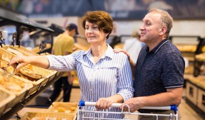 casal fazendo compras em um atacado - economizar nas compras - Assaí Atacadista