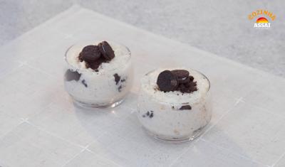 duas tigelas pequenas com arroz doce com Oreo-Cozinha Assaí Atacadista-Mondelez Internacional