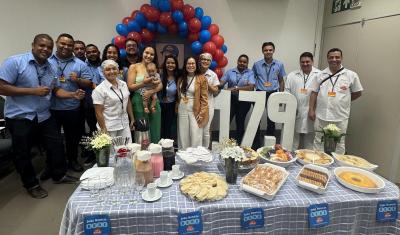 equipe do Assaí Tabuleiro-Maceió (AL)-com os pais do João Benício-bebê Assaí Atacadista
